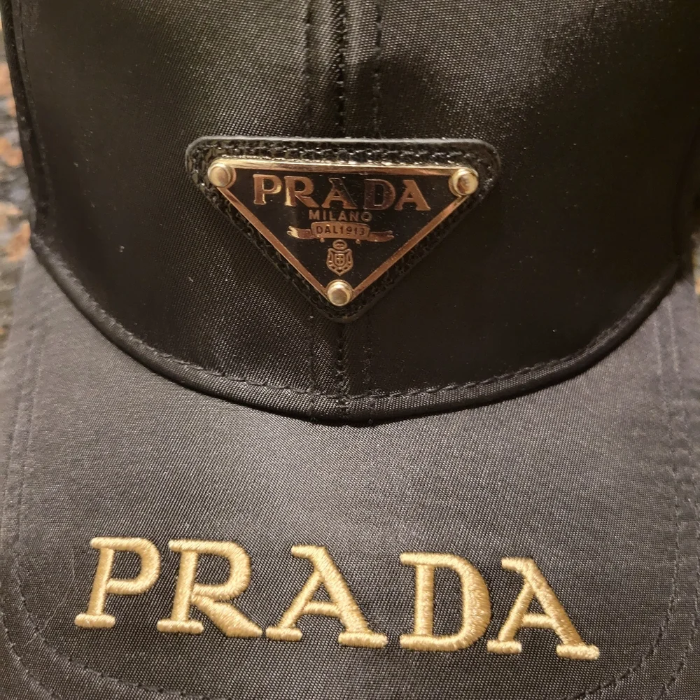 Prada Black Cap with Gold Logo - Picture 4 of 8
